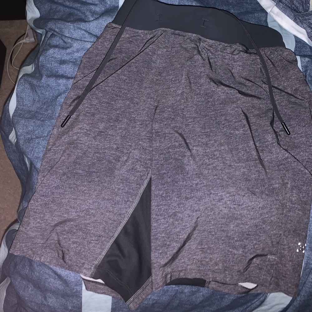 Men’s Lulu-Lemon shorts